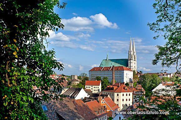 Foto von Peter Hennig PIXELWERKSTATT Die Peterskirche in Görlitz, fotografiert aus Richtung Nikolaifriedhof